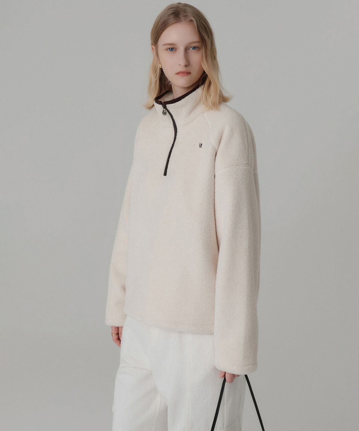 룩캐스트(LOOKAST) 베키 플리스 스웻셔츠_아이보리 / BECKY FLEECE SWEATSHIRT_IVORY