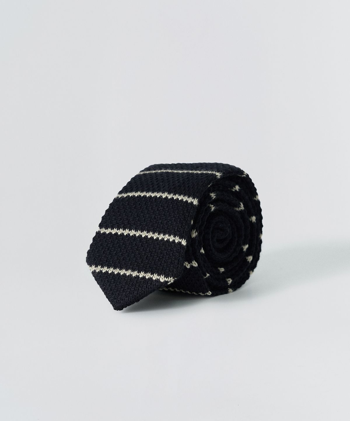 이지오(EZIO) Pin Stripe knit tie_Navy
