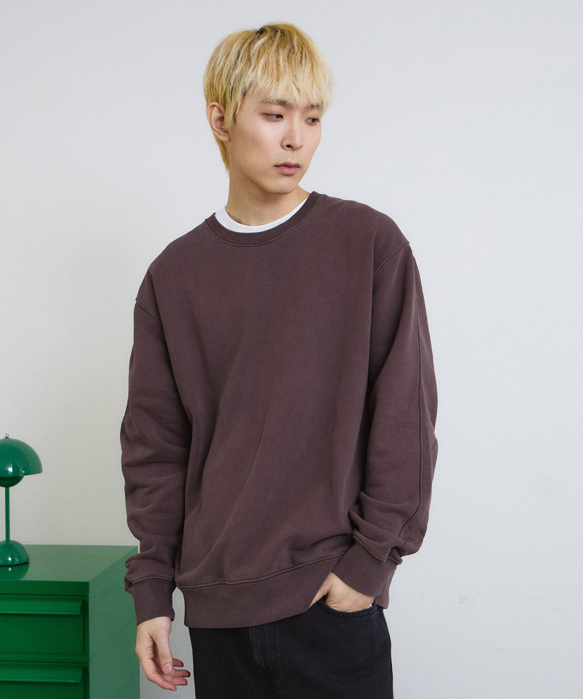 에이던엠(ADERNM) PIGMENT CUT-LINE SWEATSHIRT (BROWN)