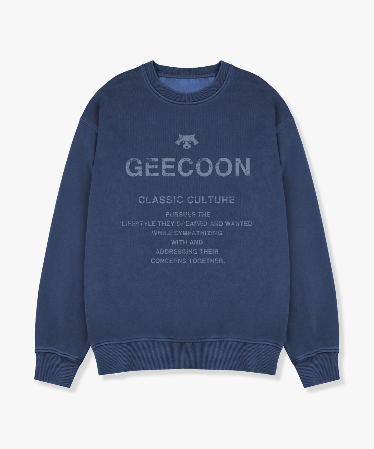 지쿤(GEECOON) 피그먼트 다잉 빈티지 레터링 스웨트셔츠 GEE257-109 블루
