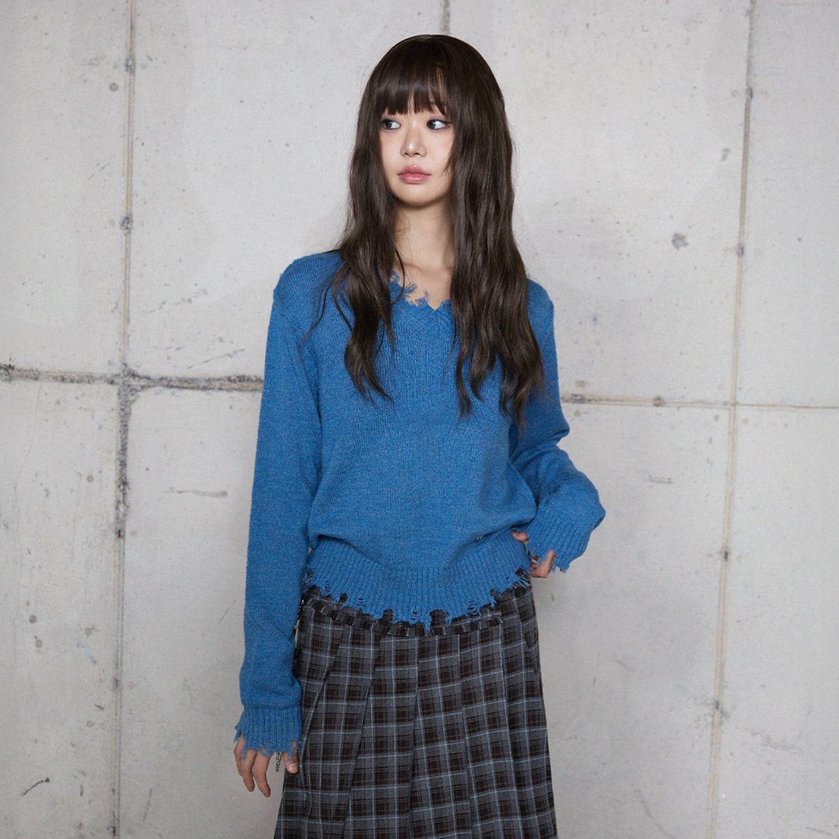 라라폭스(LALAFOX) DESTROYED V-NECK KNIT BLUE 브이넥 니트 BR4KL002