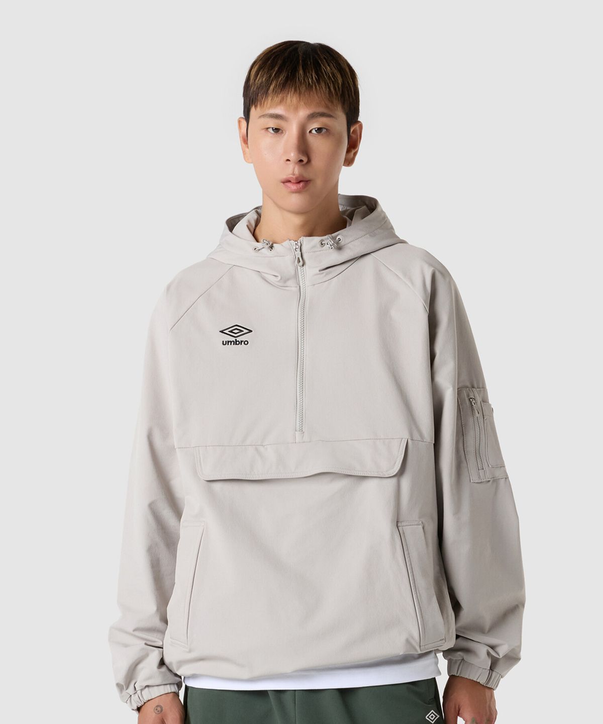 엄브로(UMBRO) 폴라 스트레치 기모 포켓 후드형 아노락 베이지 UQ421SWTO1