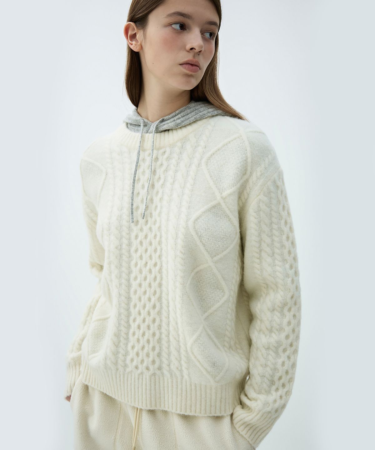 클로브(CLOVE) [25FW clove] Cable Knit Crew Sweater (Ivory)