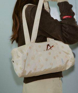 글로시 더플백 - 도트 크림