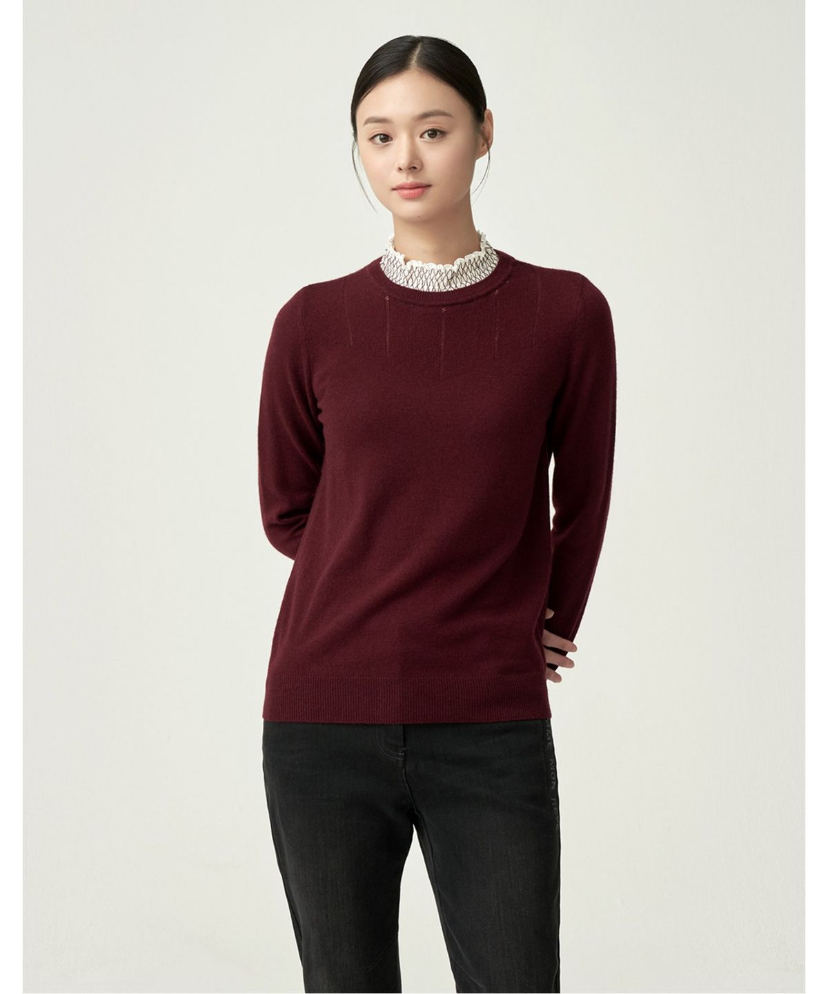 올리비아로렌(OLIVIALAUREN) 스모킹자수넥 풀오버_VOCBLXWA111