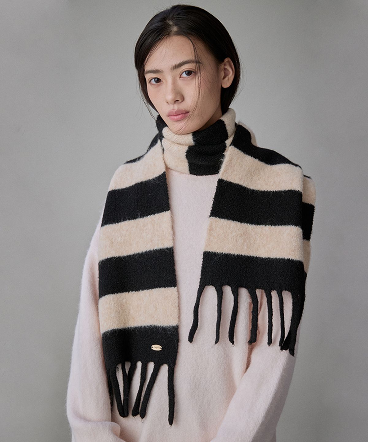 코케트(COQUET) Heritage Stripe Wool Muffler Cream Black