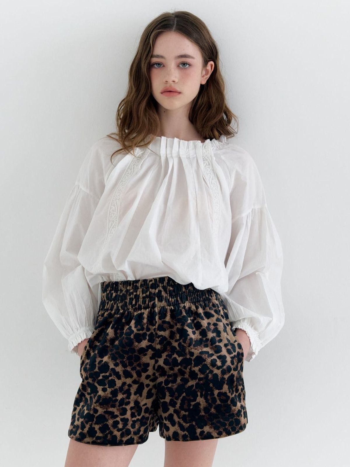 패브릭서울(FABRICSEOUL) lace pintuck puff blouse