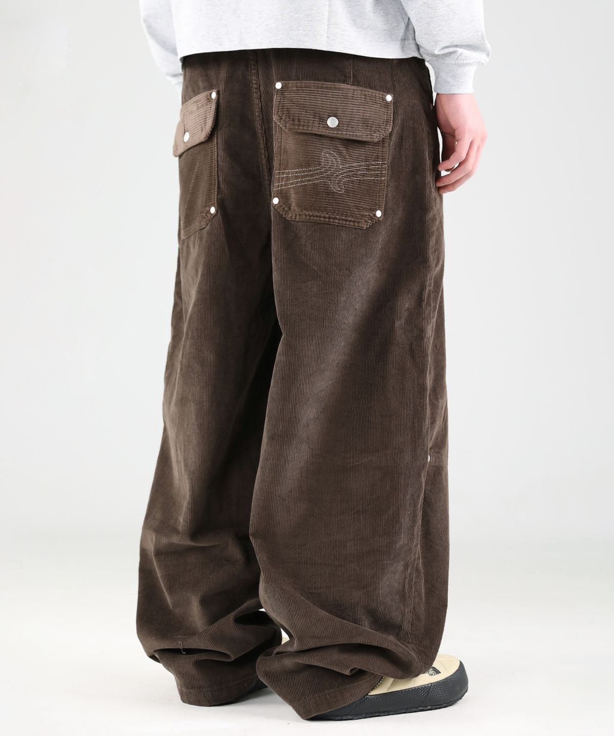 엑스톤즈(XTONZ) XP311 플랩 벌룬 코듀로이 팬츠 (BROWN)