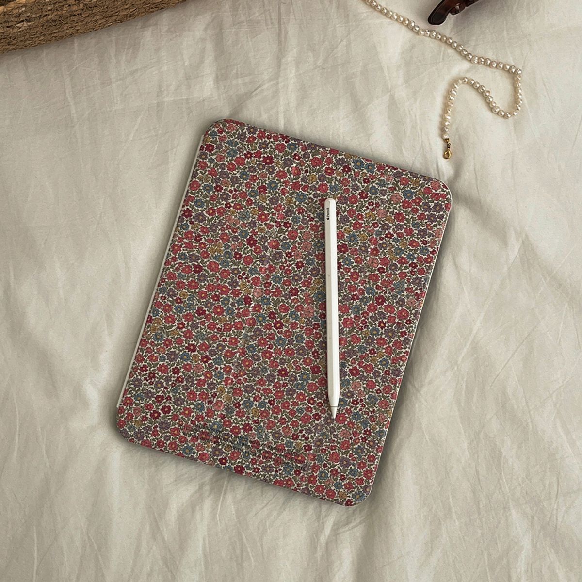 메이드모먼(MADEMOMENT) dried blossom pattern 디자인 [아이패드 케이스]
