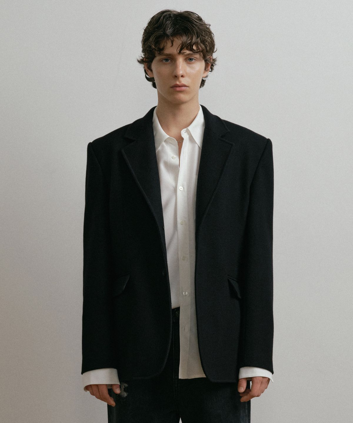 더스티화이트(DUSTYWHITE) BLACK WOOL ZIP-SLEEVE TAILORED BLAZER