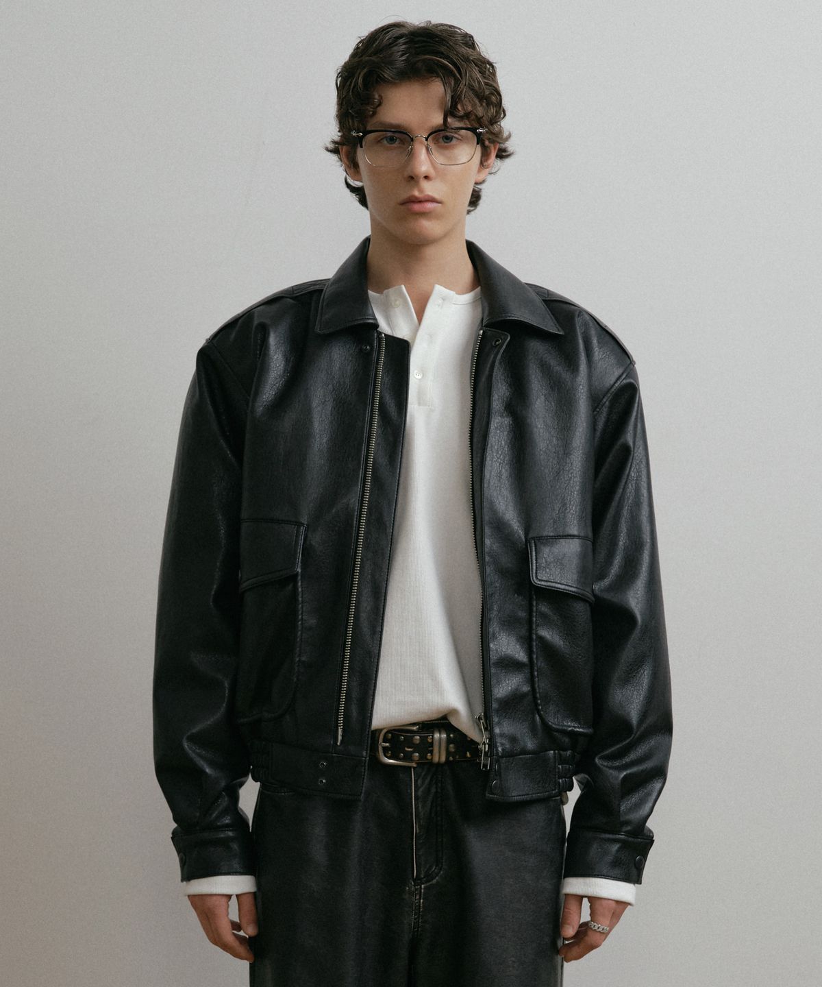 더스티화이트(DUSTYWHITE) BLACK VINTAGE FAUX LEATHER A-1 JUMPER (3oz)