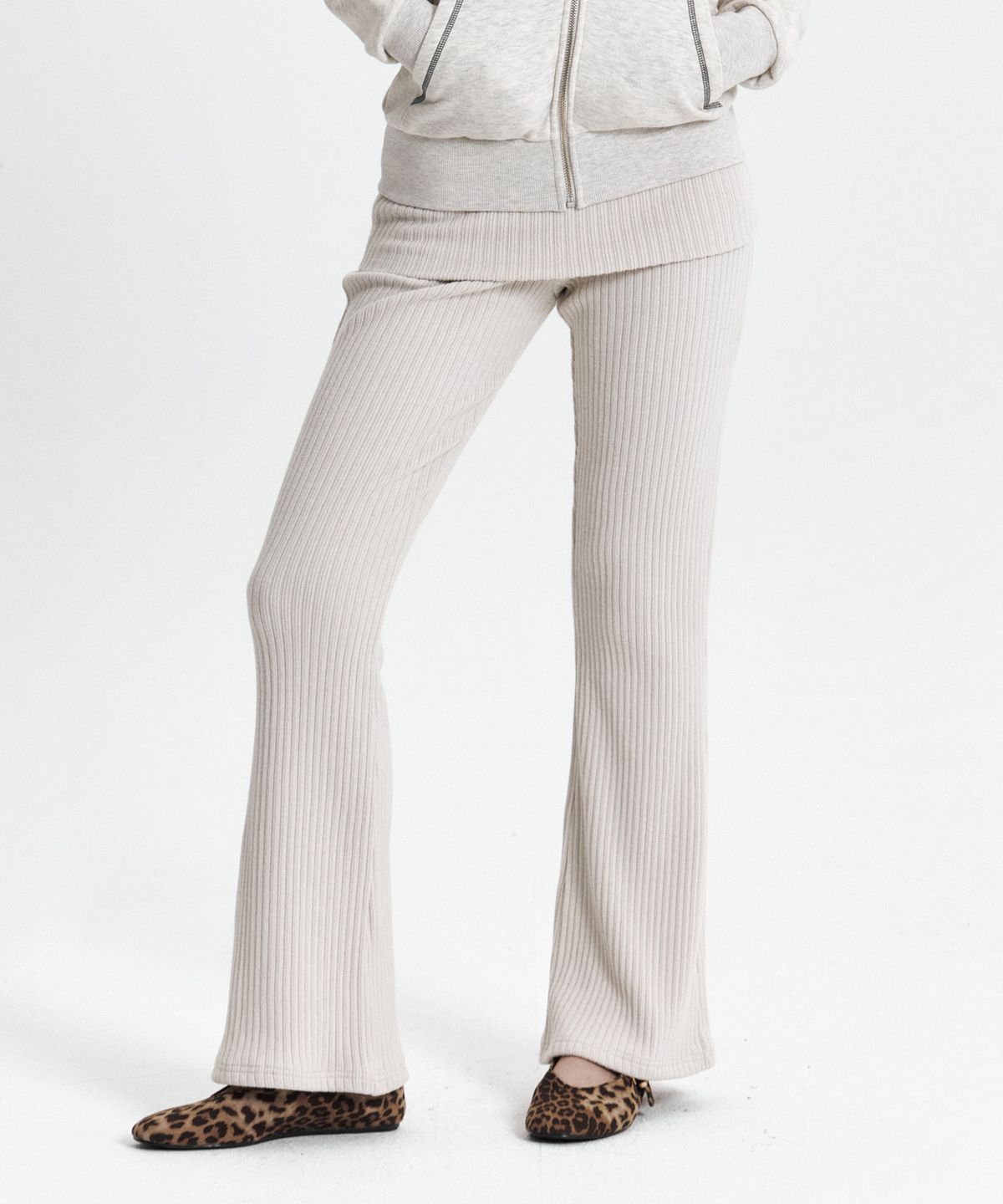 큐리티(CURETTY) C FOLD BANDING RIBBED FLARE PANTS_OATMEAL