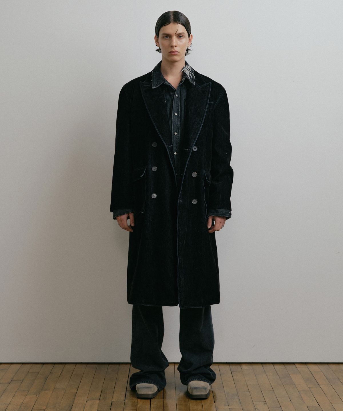더스티화이트(DUSTYWHITE) VELVET WASHED PADDED DOUBLE-BREASTED COAT (5oz)