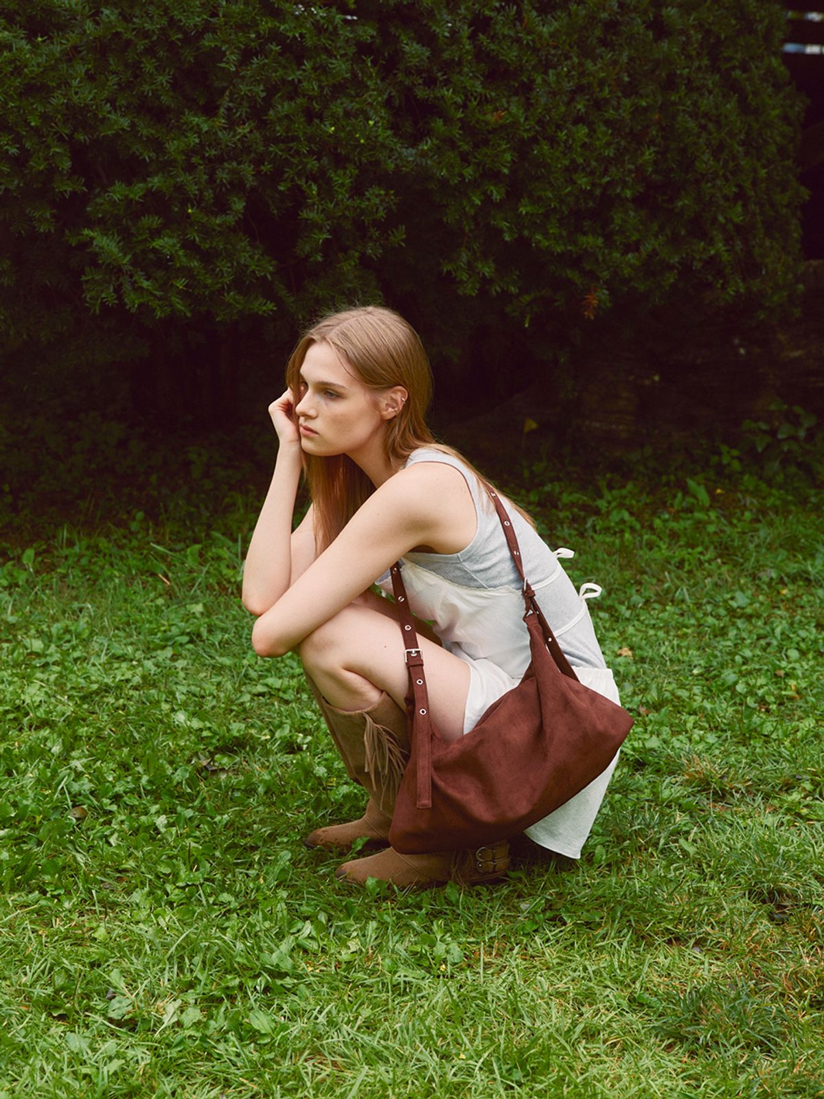 벵디(VENGDI) Cleo Shoulder Bag_Suede Mocha