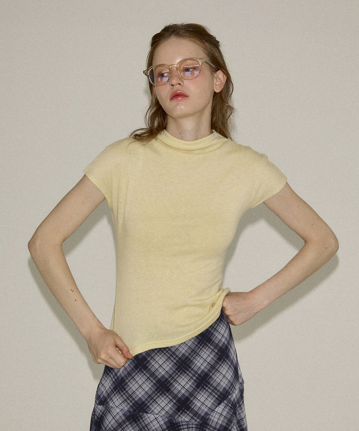 살롱 드 욘(SALON DE YOHN) Classic Mock neck Tee_ Butter