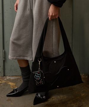 클로버 로고 아티피셜 스웨이드 숄더백 블랙