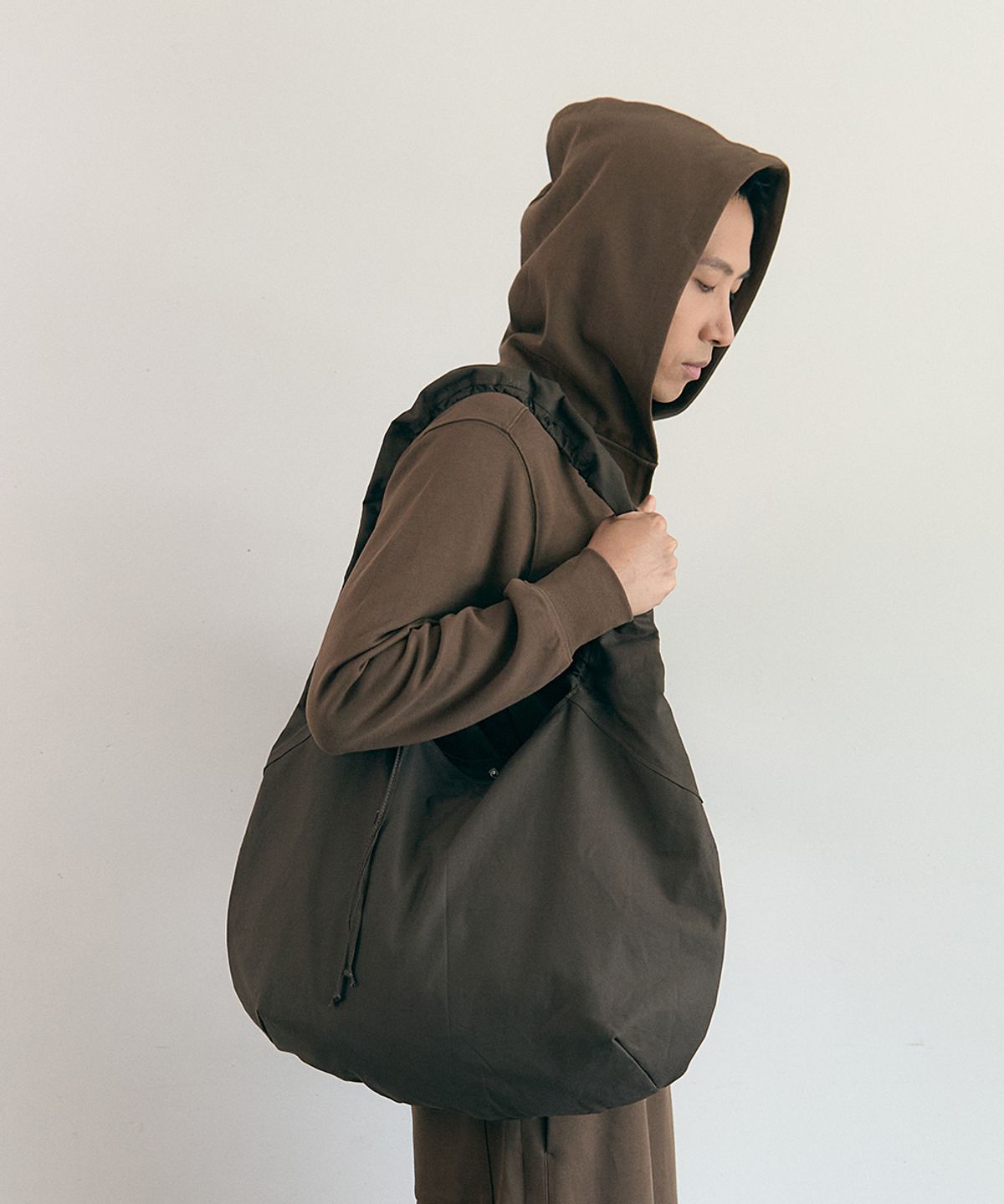 러드(LLUD) Cotton cross bag brown
