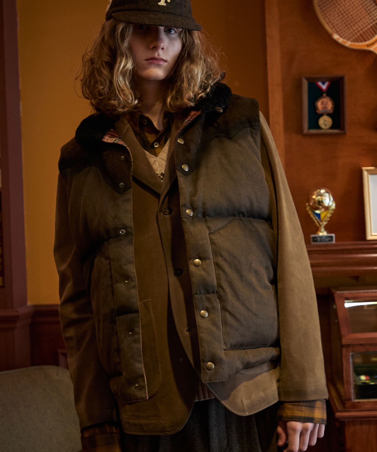 펜필드(PENFIELD) [TRAILWEAR] 50TH ANNIV. 포우 스웨이드 락울 다운 베스트 브라운_FR4WD70U
