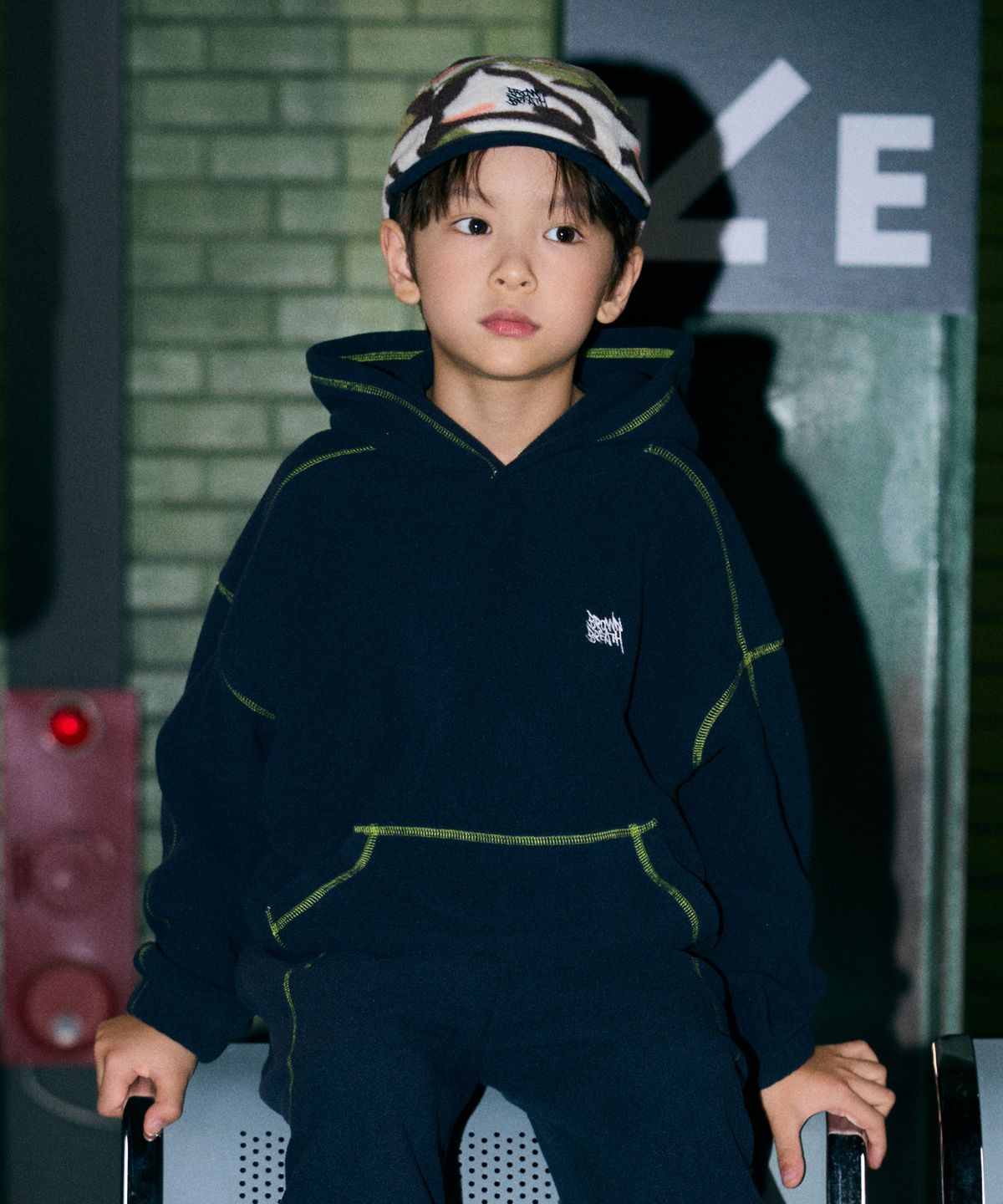 브라운브레스 키즈(BROWNBREATH KIDS) KIDS FLEECE CHAIN STITCH TAG HOODIE - NAVY