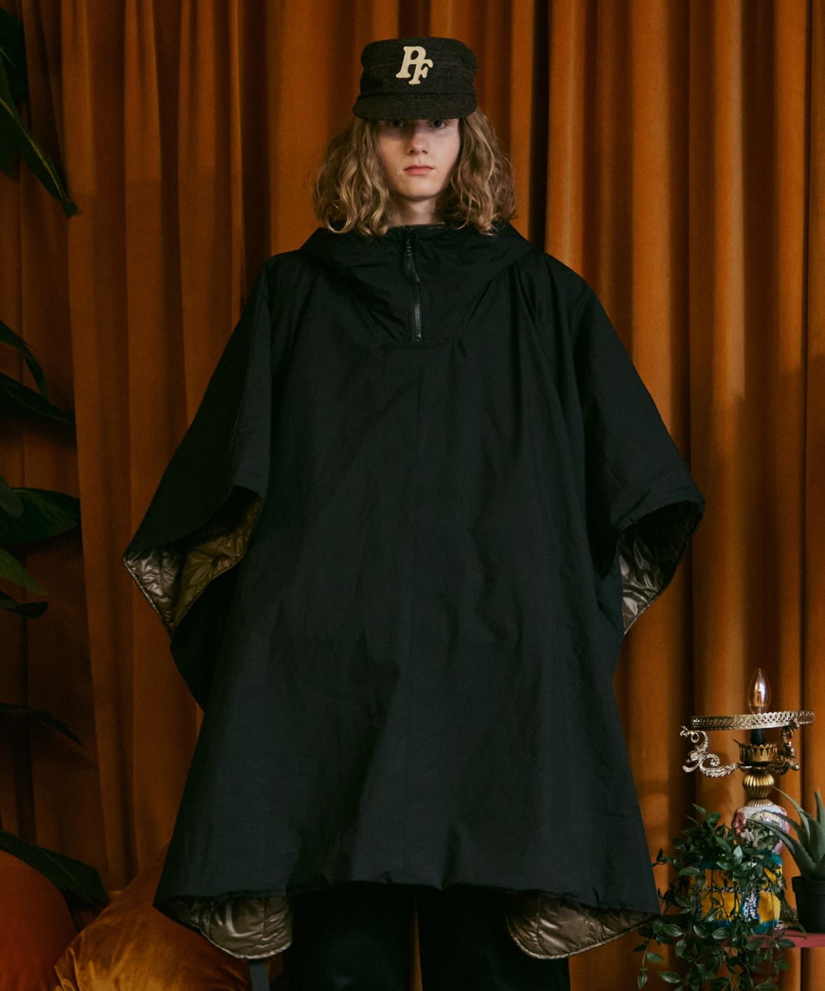 펜필드(PENFIELD) 패커블&리버시블 레이어 판초 블랙_FR7WJ04U