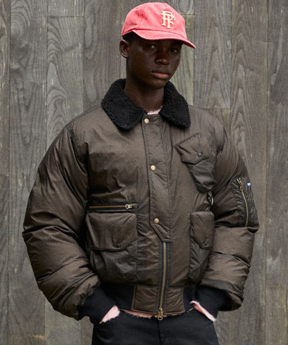 펜필드(PENFIELD) 나일론 유틸리티 에비에이터 다크브라운_FR4WD91U