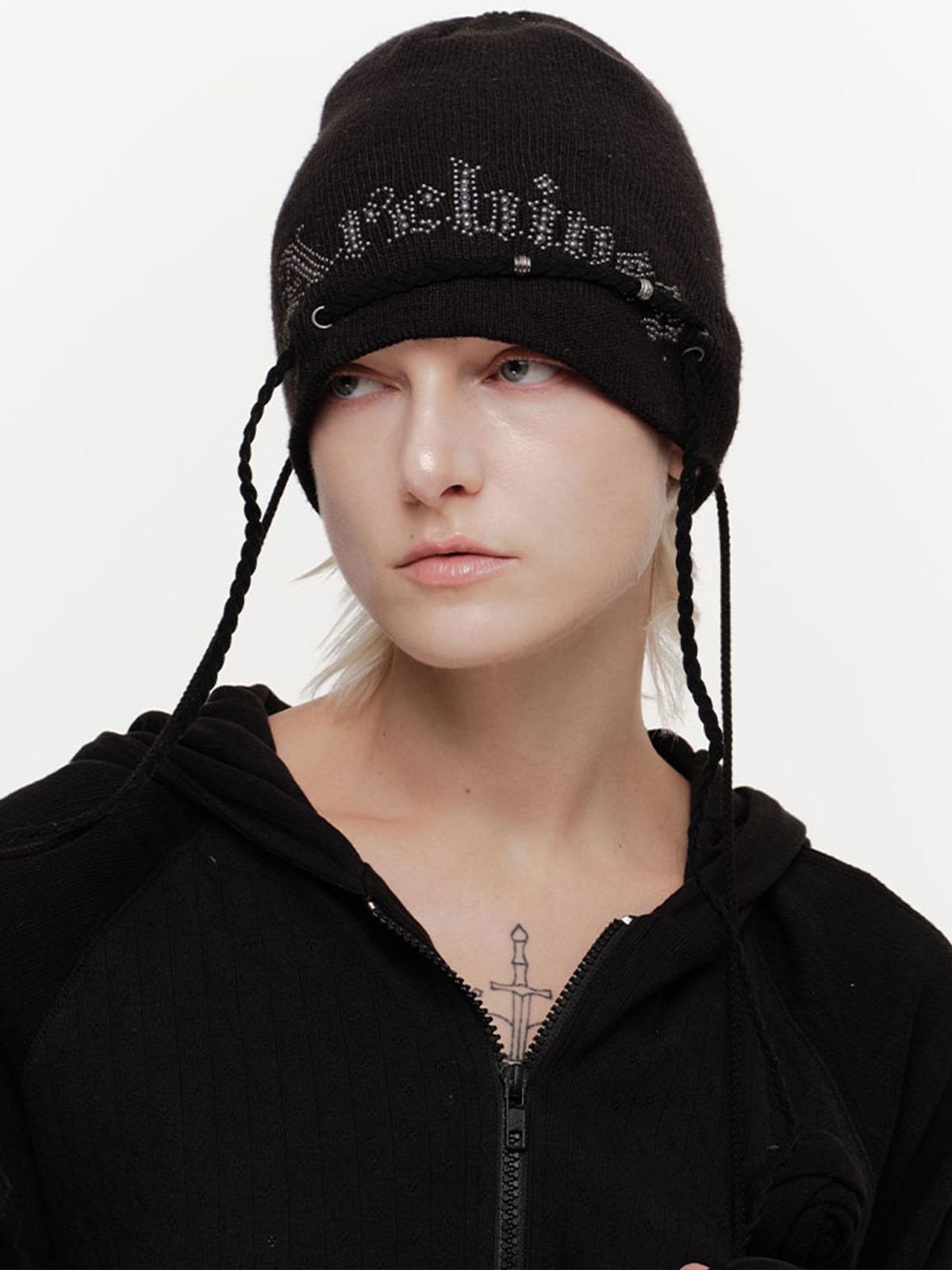 2000아카이브스(2000ARCHIVES) ARCHIVES STRAPPY STUD BEANIE (BLACK)