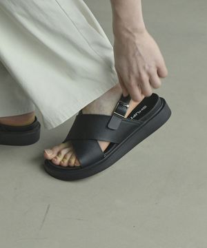 크로스 X 레더 스트랩 샌들 SFT-411