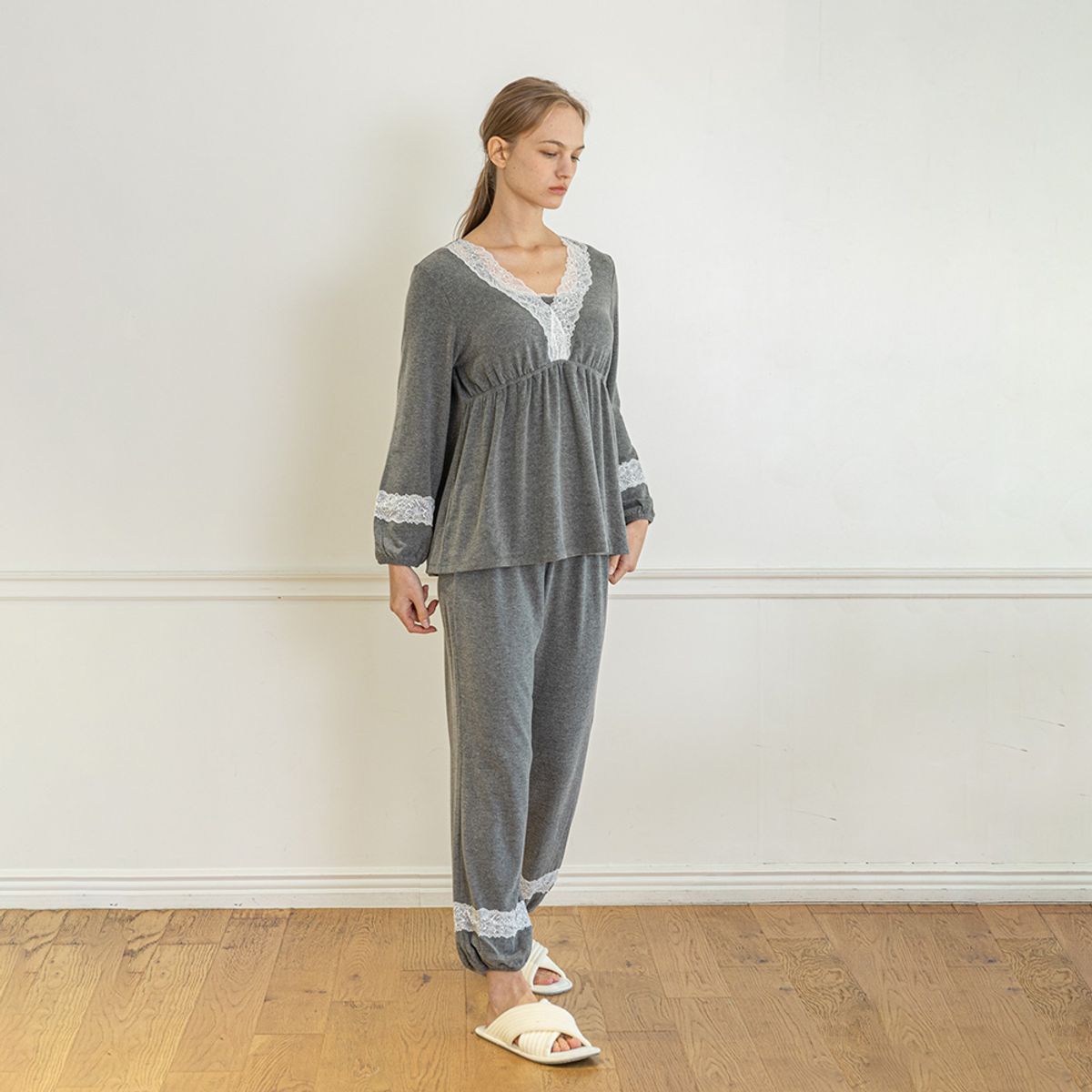 멜라니조이(MELANIE JOY) MJ_V-neck lace loose two piece pajamas_GRAY