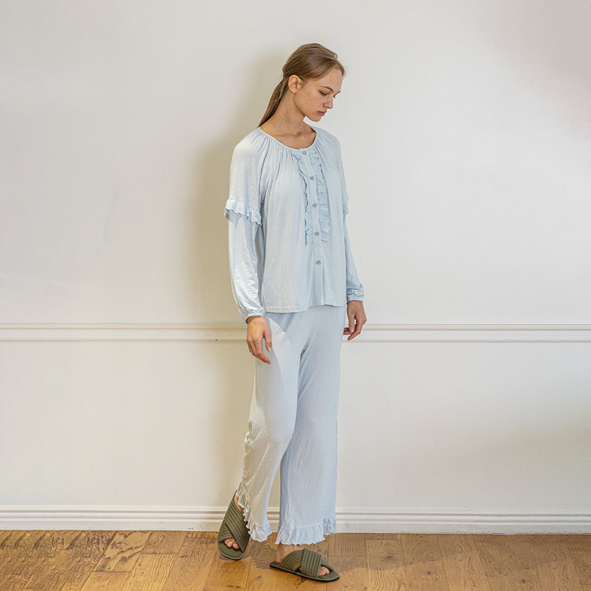 멜라니조이(MELANIE JOY) MJ_Slim-fit pleated neckline two piece pajamas_BLUE