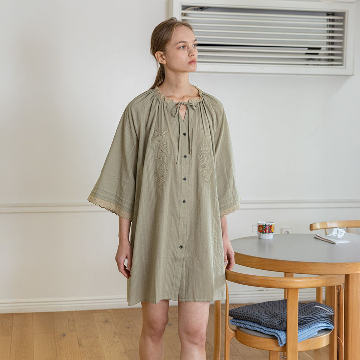 멜라니조이(MELANIE JOY) MJ_Khaki elegant long-sleeved nightdress