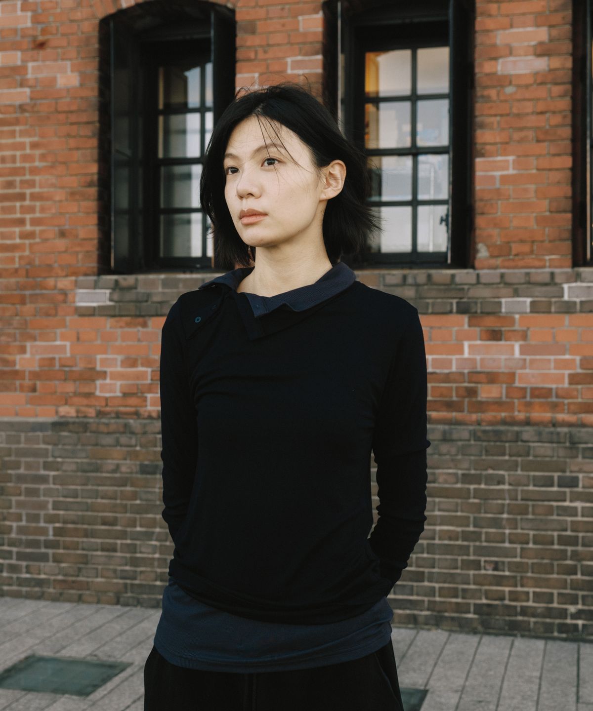 오헤시오(OHESHIO) TWO-WAY BUTTON TURTLENECK T-SHIRT, NAVY