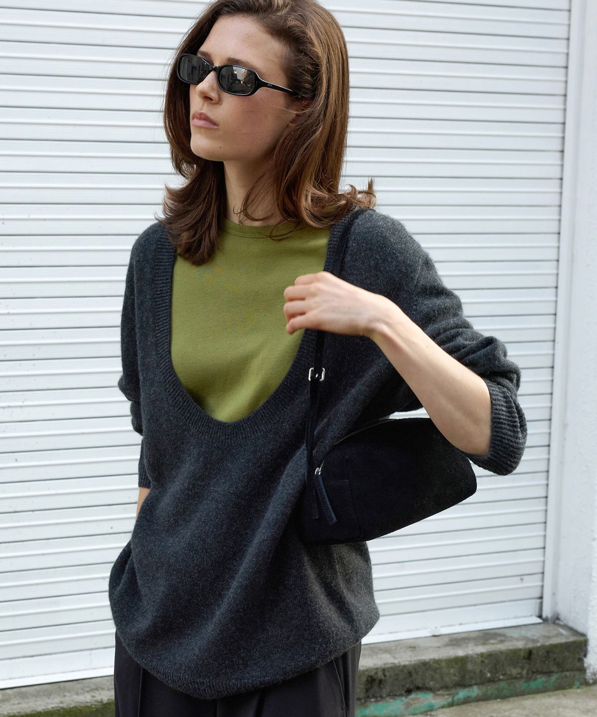 르바(LEVAR) Classic Suede Box Shoulder Bag - Black