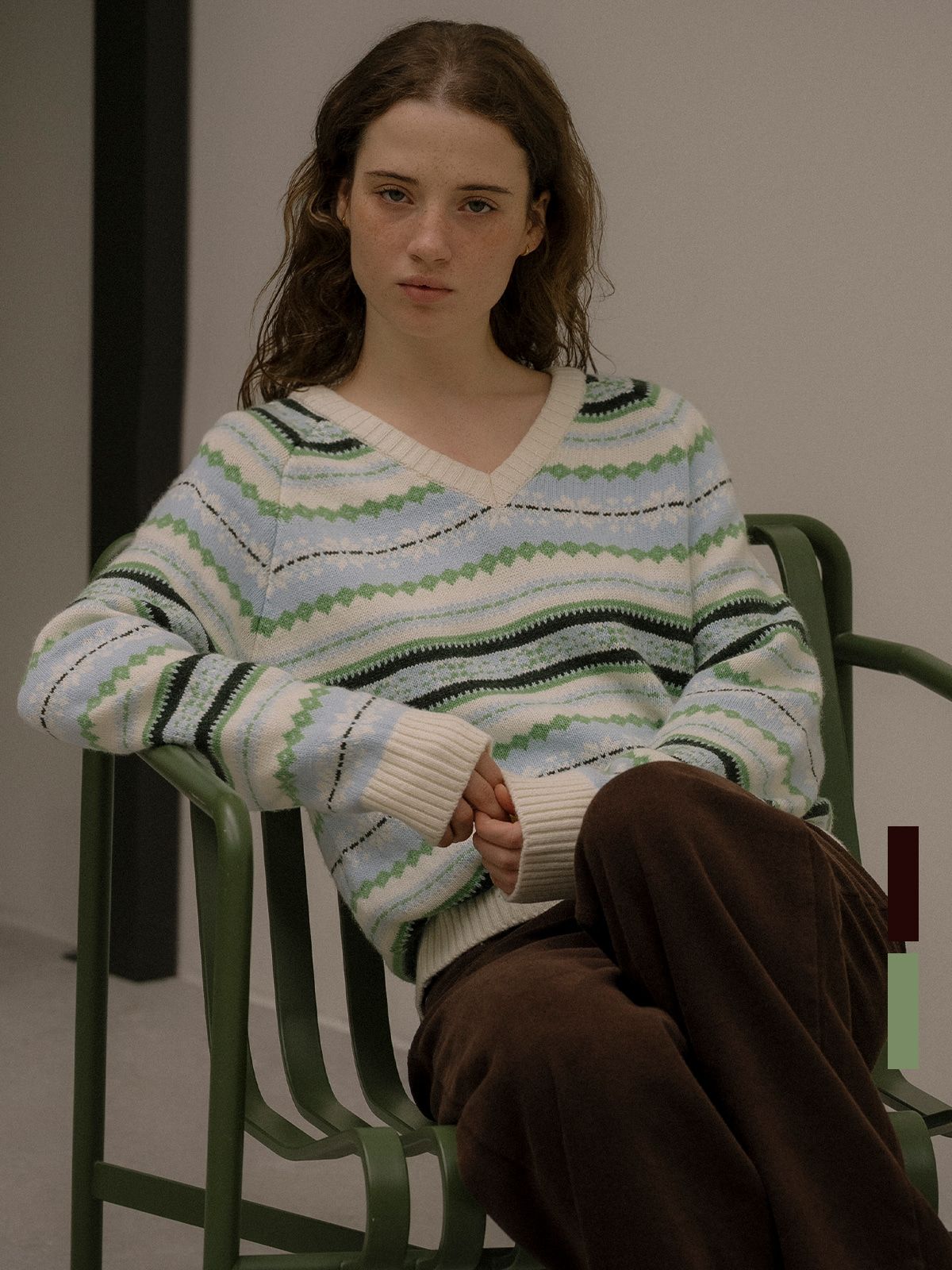 노운베러(KNOWNBETTER) Vintage punching jacquard V-neck knit [KNFW05SW01]_[2color]