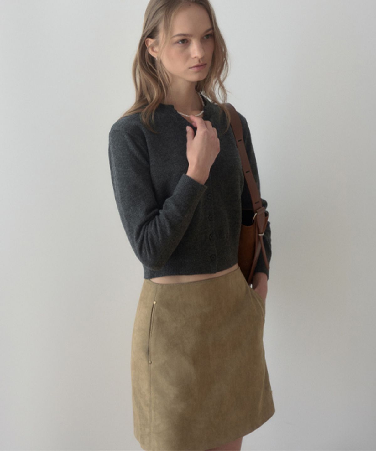 헤인트(HAINT) RIVET FAKE SUEDE SKIRT_BEIGE