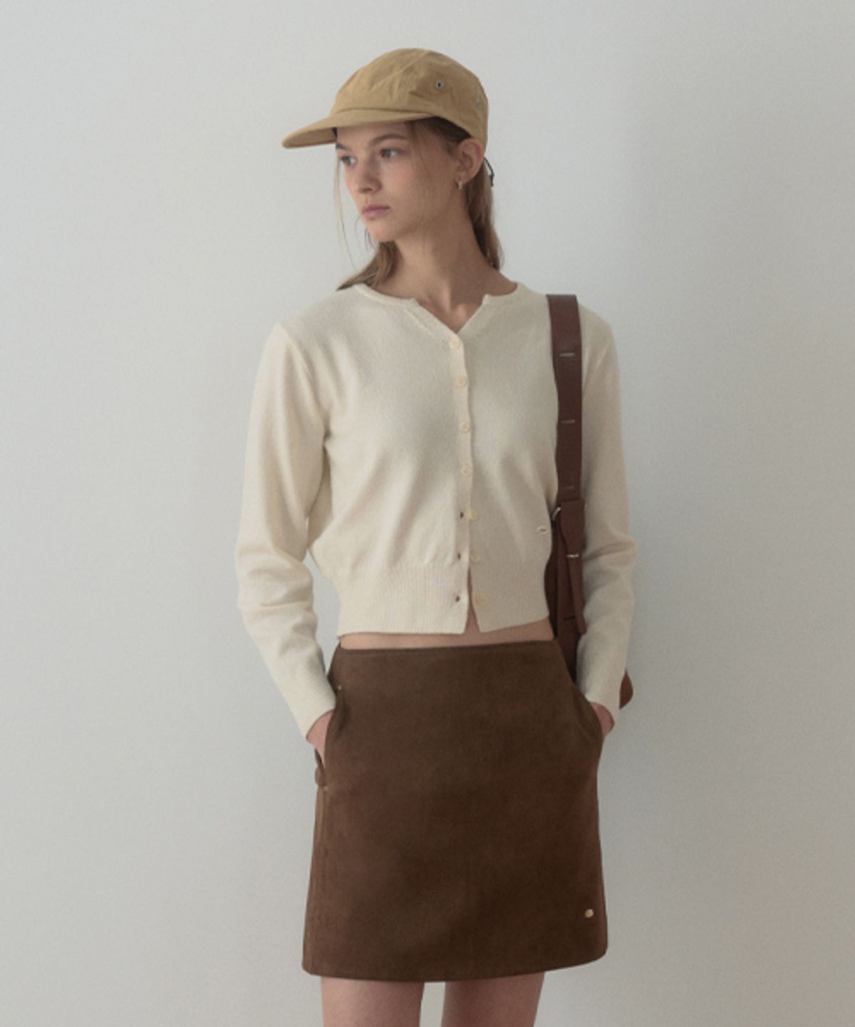 헤인트(HAINT) RIVET FAKE SUEDE SKIRT_BROWN