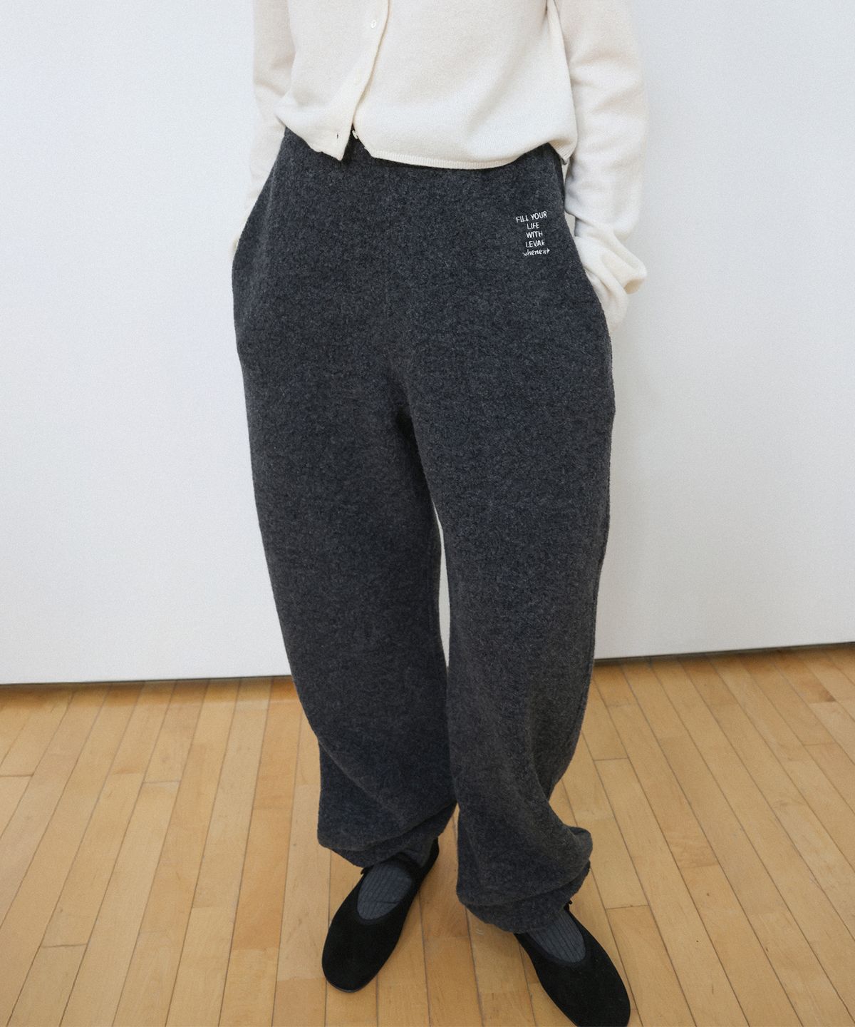 르바(LEVAR) Relaxed Wool Fleece Pants - Charcoal