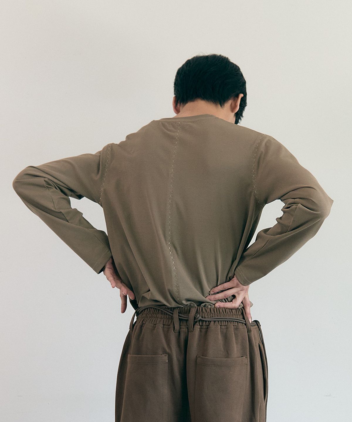 러드(LLUD) Stitch long sleeve olive