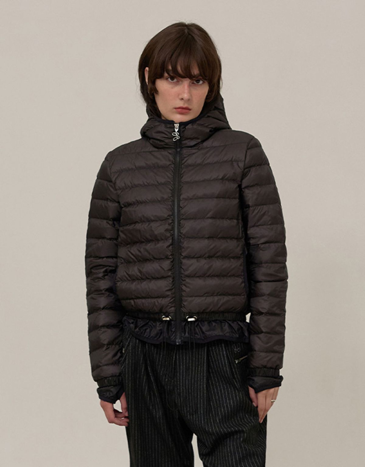 엠엠더블유(MMW) [MMW] FRILL LIGHTWEIGHT PADDED DOWN (BLACK)