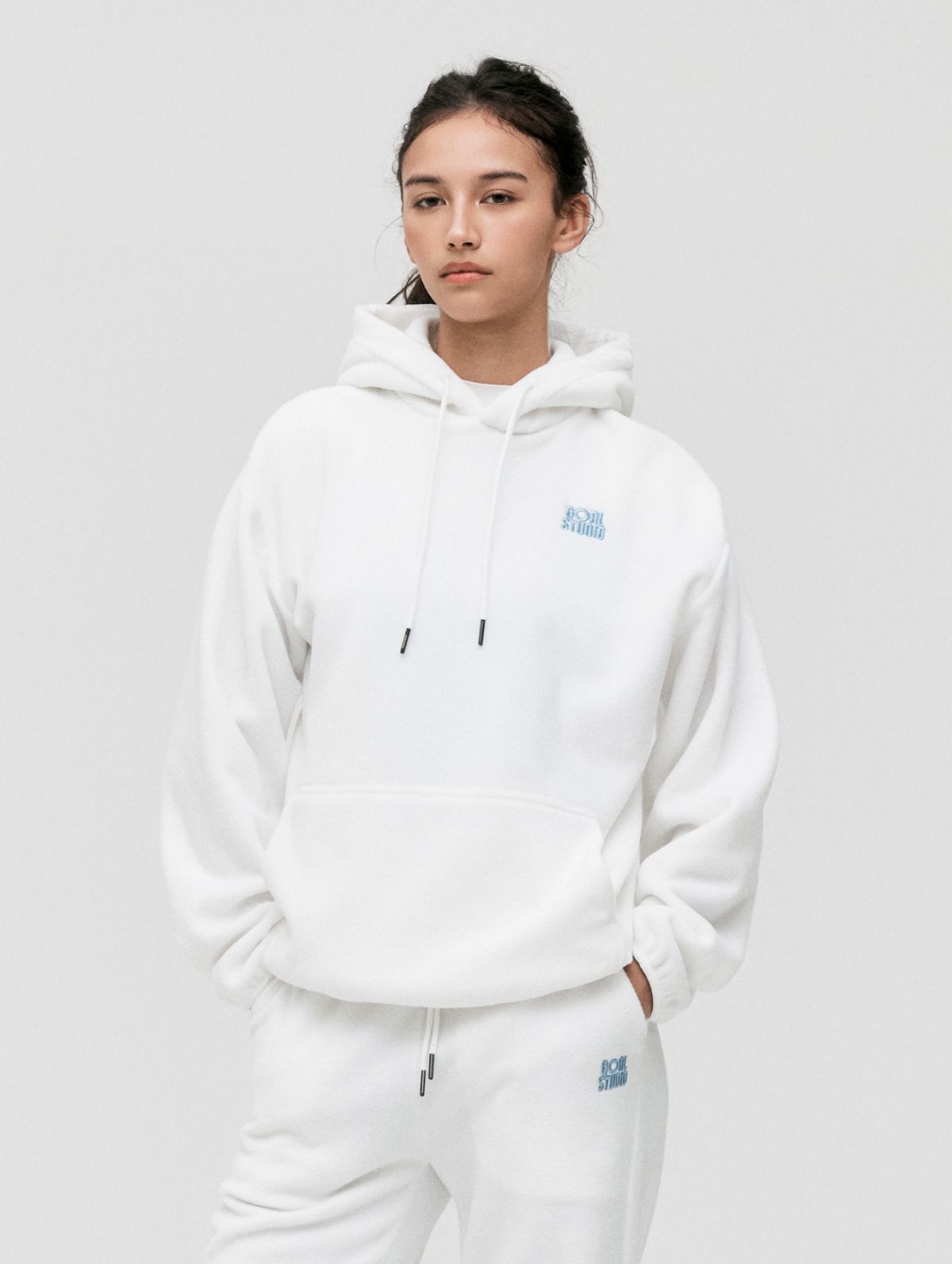 골스튜디오(GOALSTUDIO) ESSENTIAL MICROFLEECE HOODIE-OFF WHITE