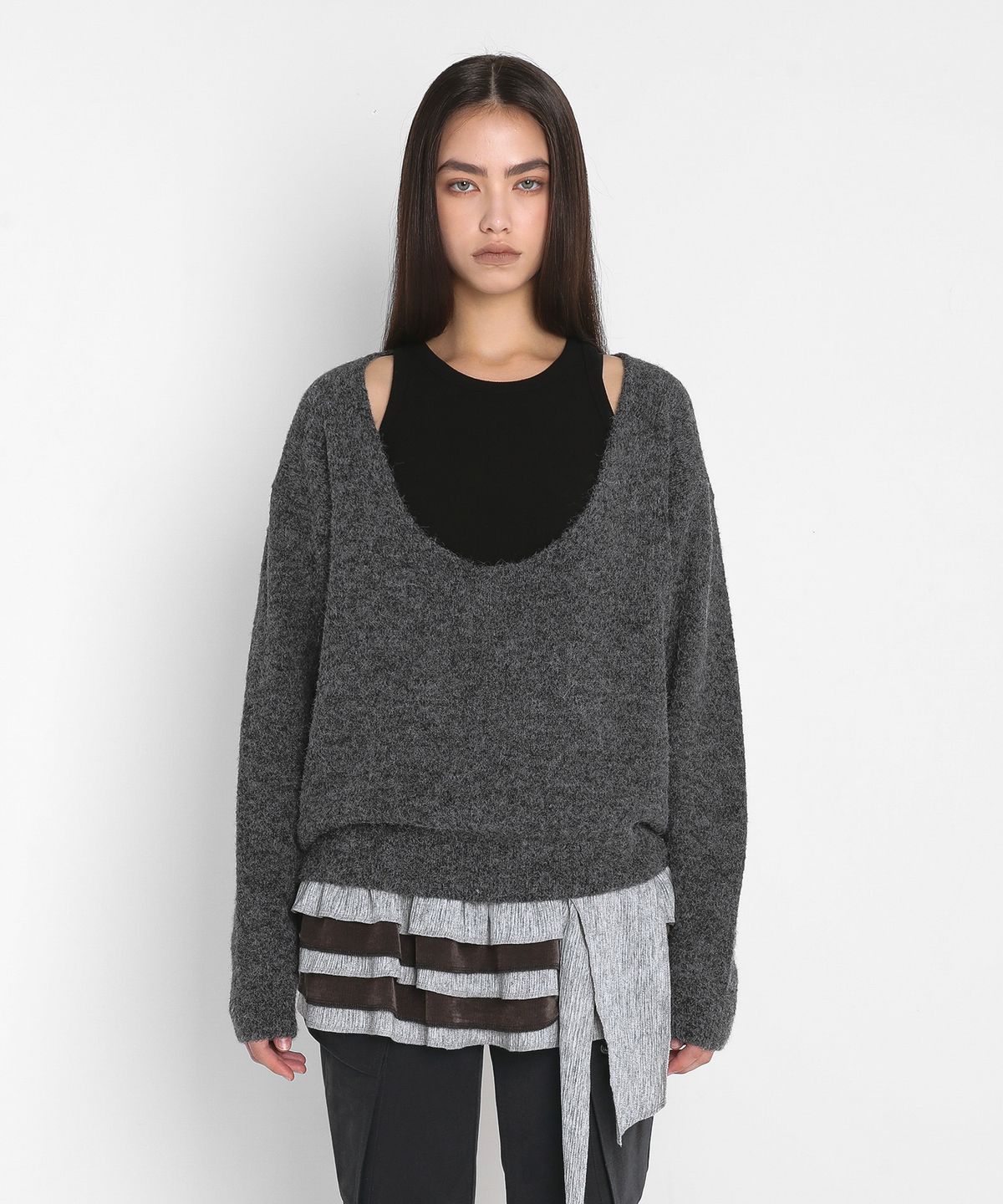 샌드릭(SANDRIC) BACK OPEN OVERFIT WOOL KNIT_CHARCOAL