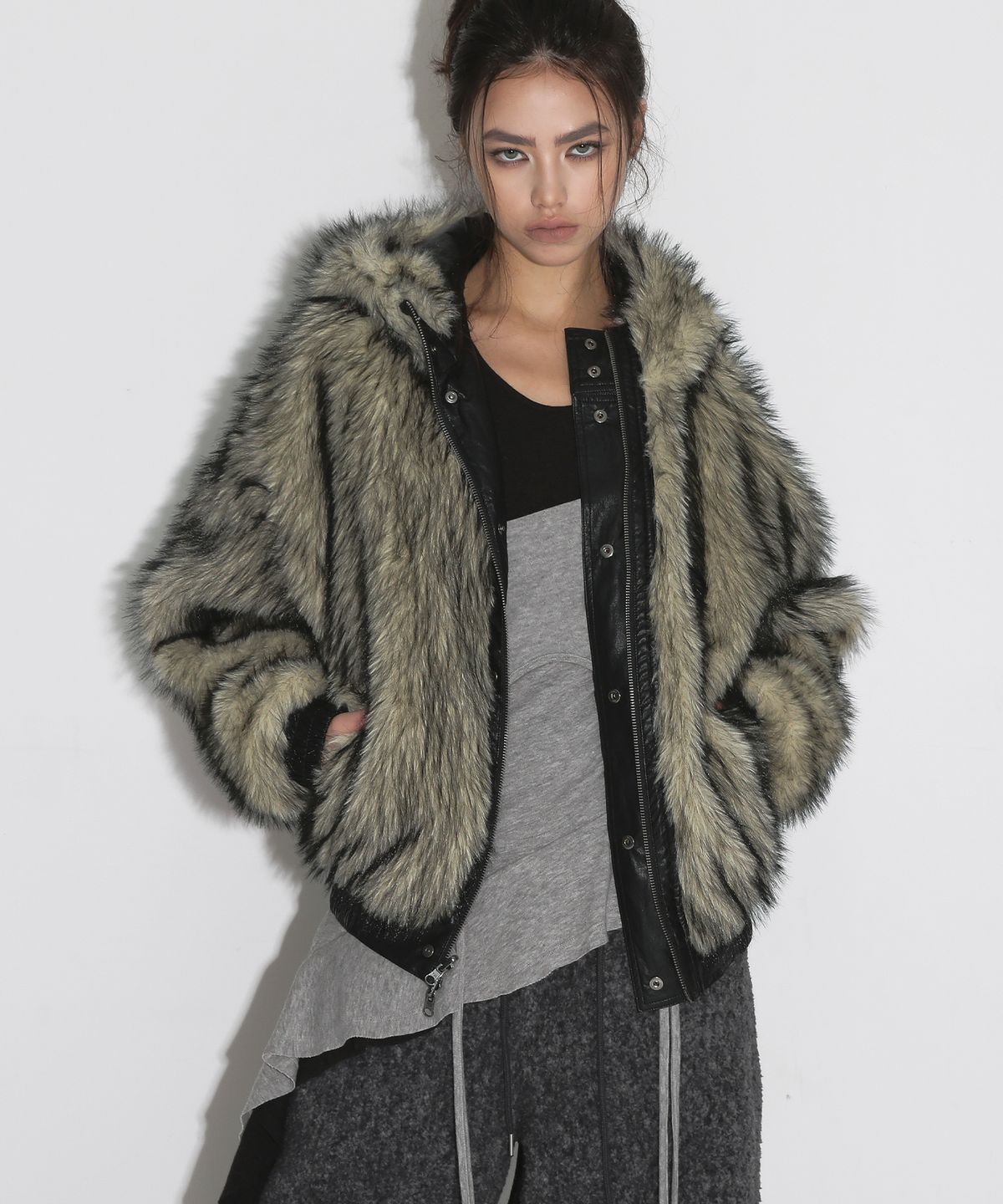 샌드릭(SANDRIC) REVERSIBLE FUR LEATHER JUMPER_BLACK / LIGHT YELLOW