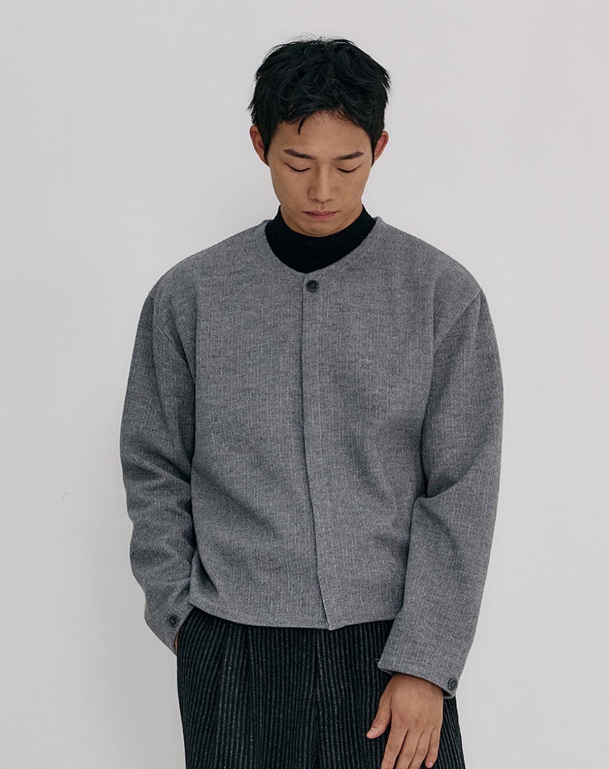 무건(MUGON) 리브 크롭 원버튼 가디건 _ 그레이