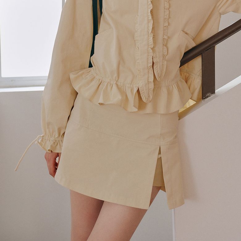 Cest_Creamy slit skirt