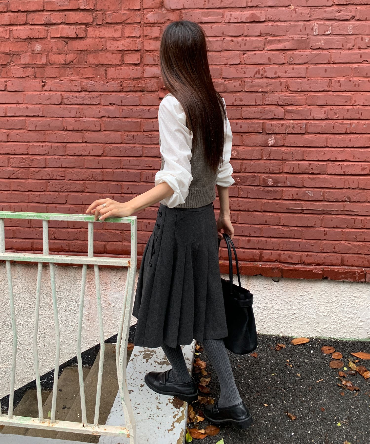 MISEKI SEOUL シアリングラッフルミディスカート ブラック ミディ膝丈スカート特集 - 韓国人気ファッション通販 | MUSINSA日本