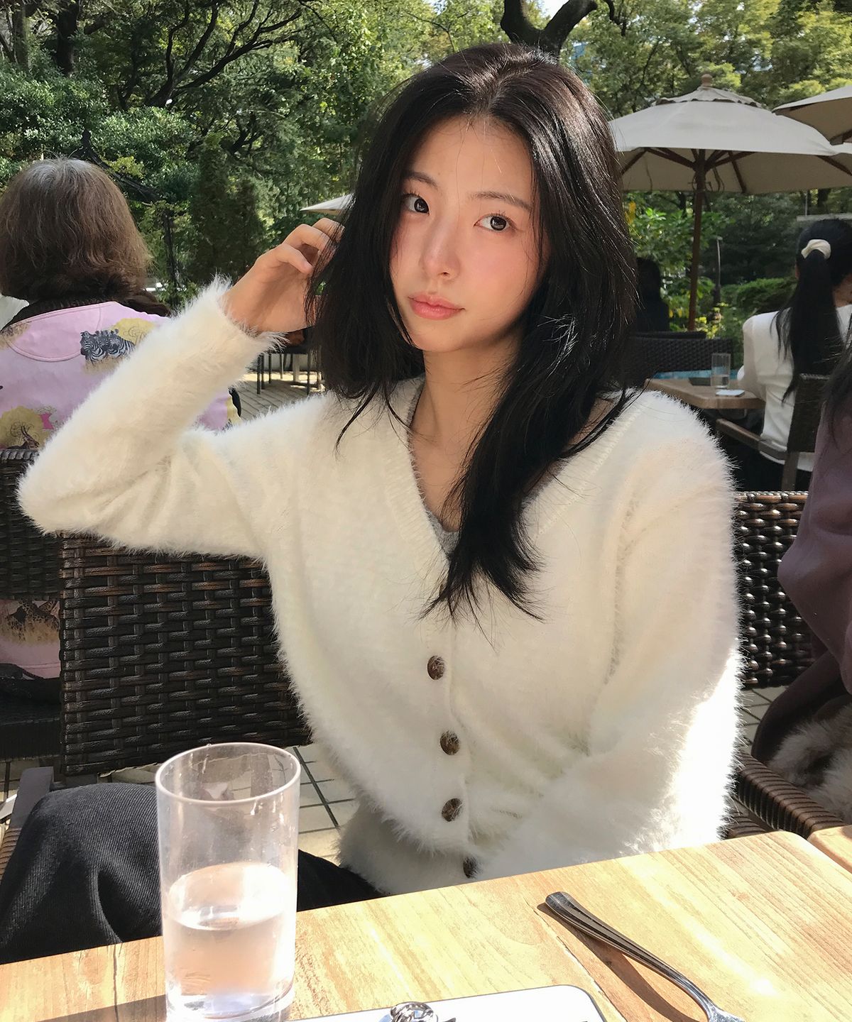 레터프롬문(LETTER FROM MOON) 헤어리 딥 브이넥 가디건 ( 아이보리 )