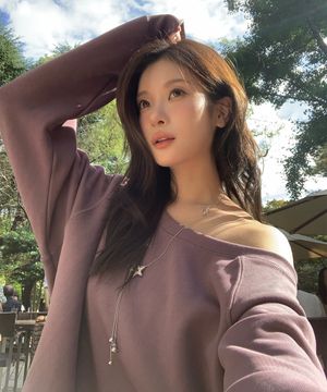 젠크 원숄더 자수 스웻셔츠 ( 퍼플 )