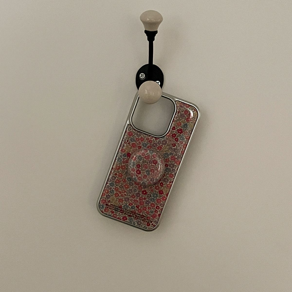 메이드모먼(MADEMOMENT) dried blossom pattern 디자인 [실버 맥세이프 범퍼케이스]