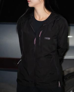 Women’s Light On Windbreaker