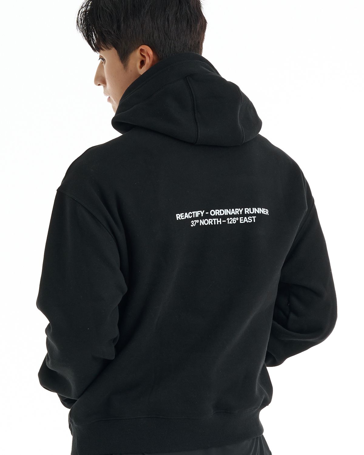리액티파이(REACTIFY) Men’s Mad for Miles Hoodie Black