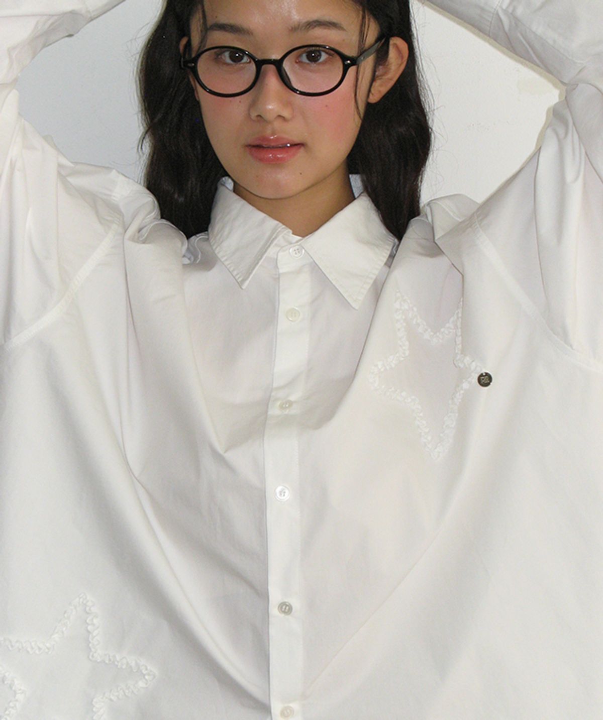 론론(RONRON) STAR EMBROIDERY OVER FIT SHIRT WHITE